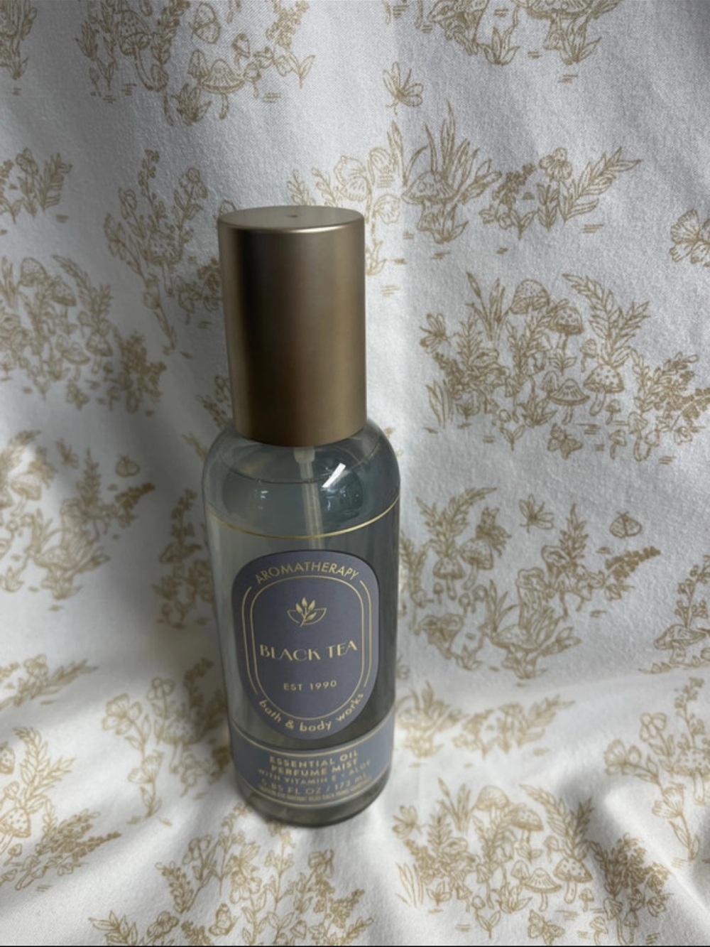 Bath & Body Works Black Tea Aromatherapy Mist – Gray & Gold Accents